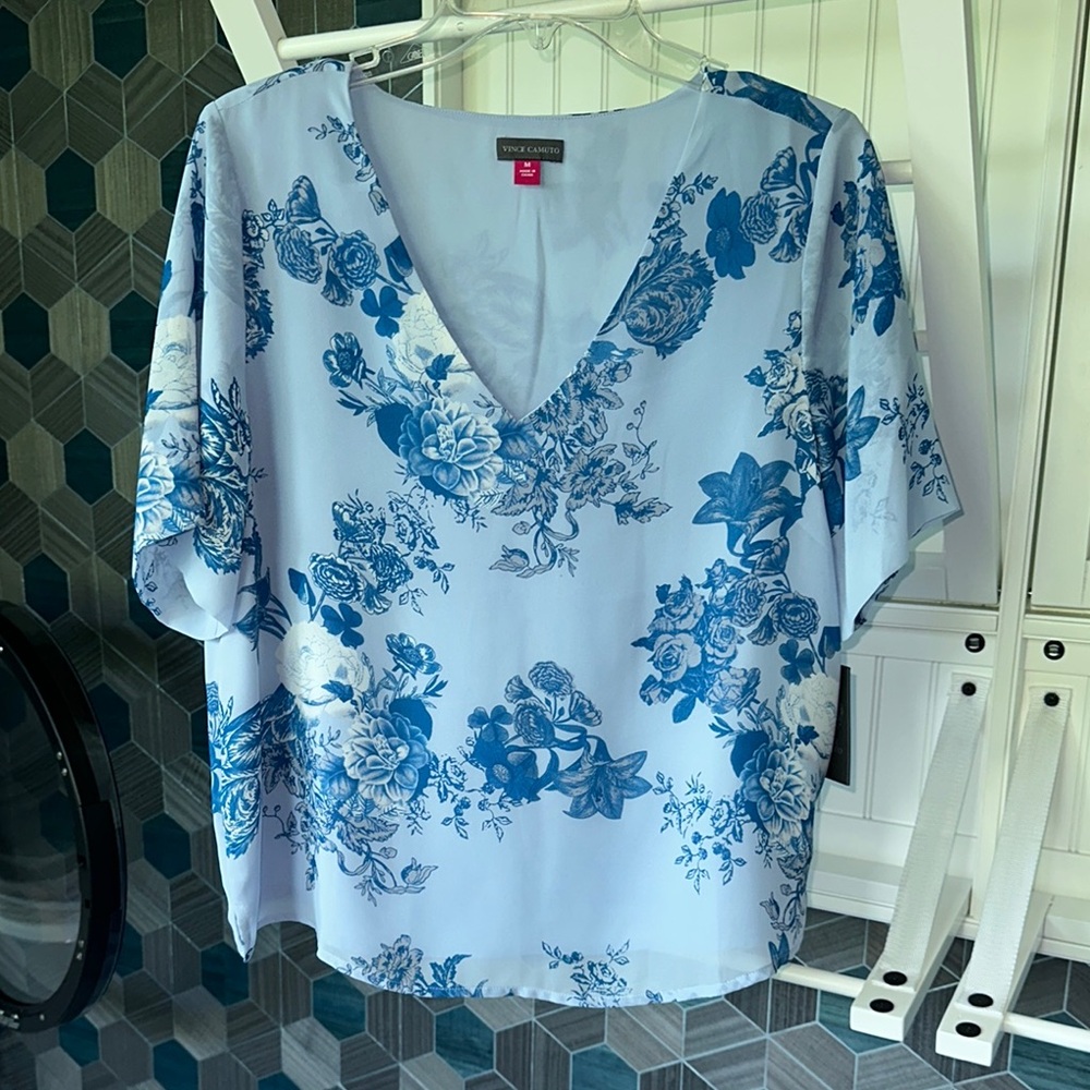 Vince Camuto Blue Relaxed Floral Blouse Sz Medium NWT